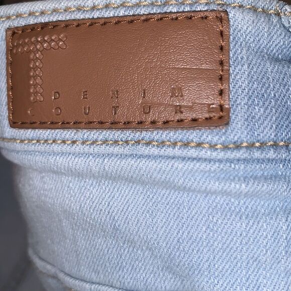 Tinseltown Denim Couture High Rise Distressed Light Wash Women’s Shorts Size 9 - Picture 8 of 13